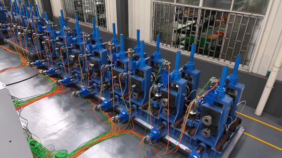 آلة لحام أنابيب الصلب السبائكي مع تراكم تشغيل الجدول